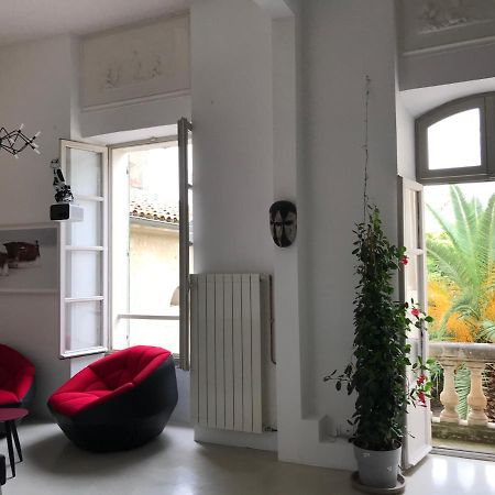 Appartement A La Roquette, Dans L'Hotel De Divonne, Classe. Арль Экстерьер фото