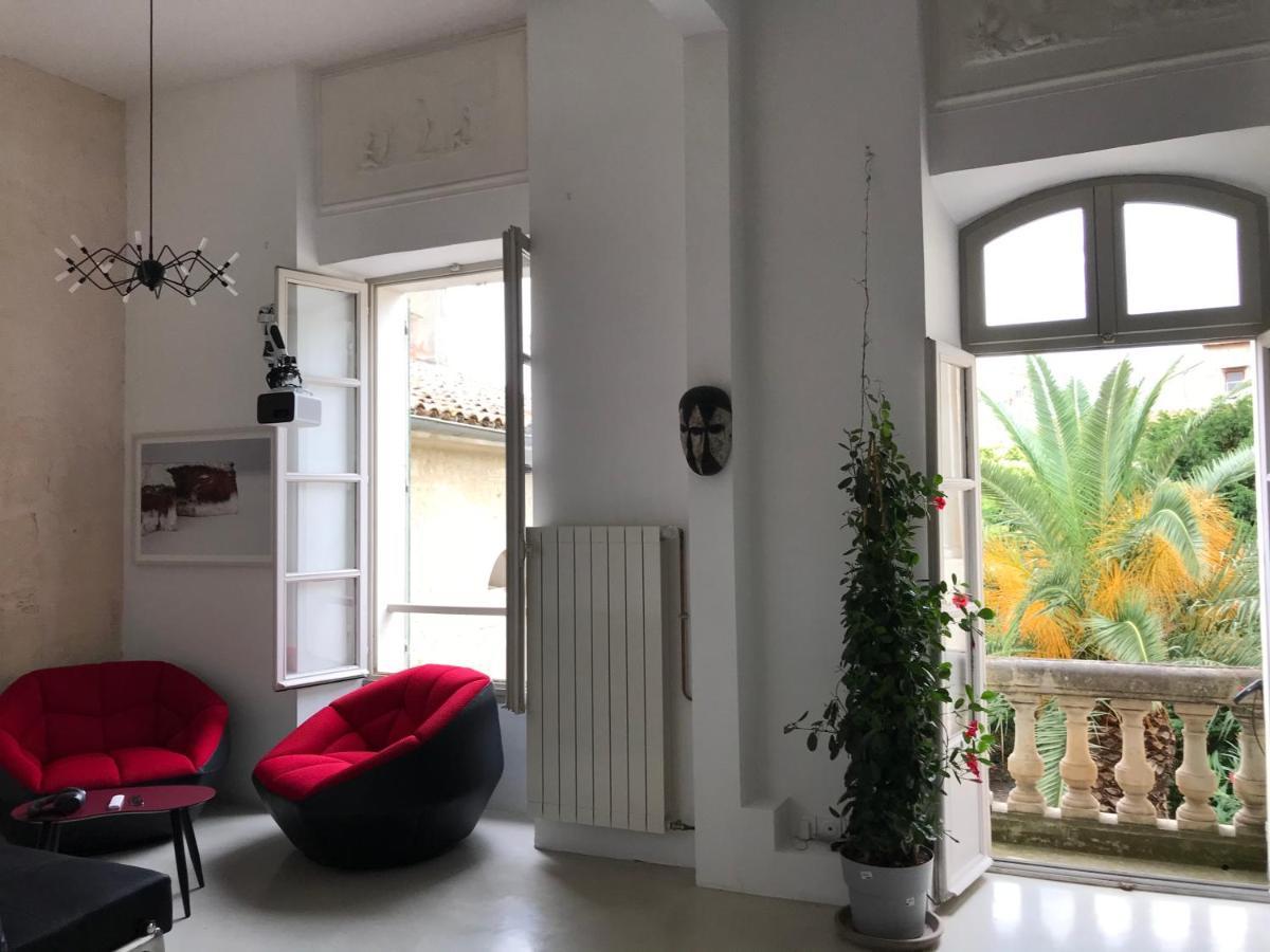 Appartement A La Roquette, Dans L'Hotel De Divonne, Classe. Арль Экстерьер фото