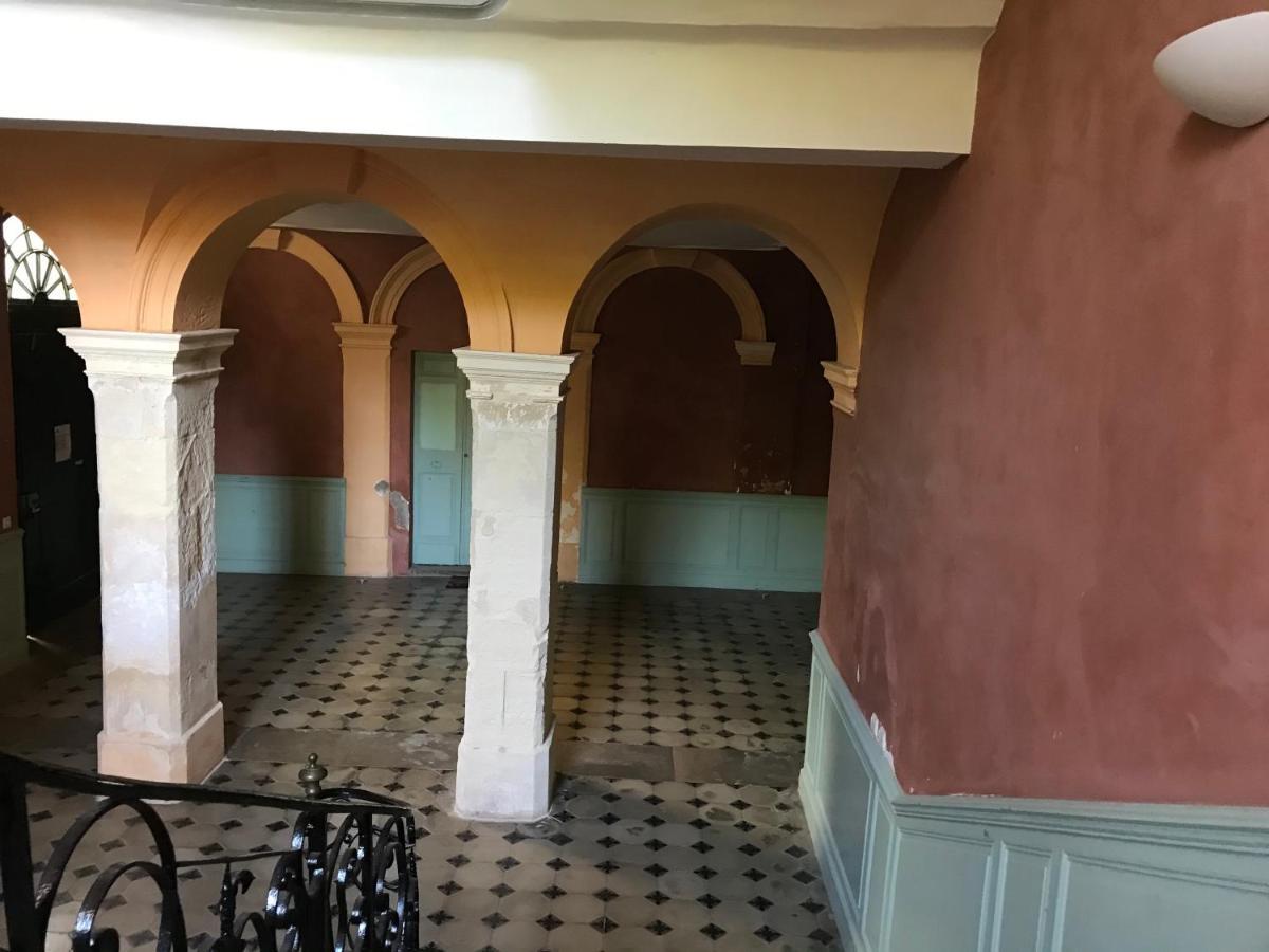 Appartement A La Roquette, Dans L'Hotel De Divonne, Classe. Арль Экстерьер фото